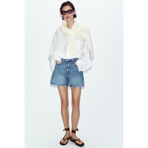 Zara Mom Jean High Rise Relaxed Denim Shorts in Mid Blue Stonewash Denim size 10